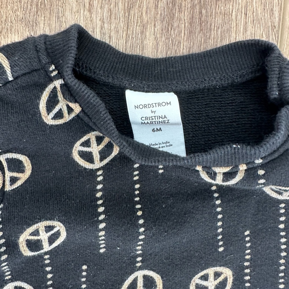 Nordstrom baby Peace sign set size 6mo - Picture 2 of 2